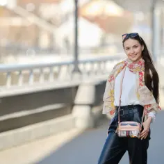 Odkryj tajniki casualowych stylizacji: jak wyglądać stylowo i swobodnie
