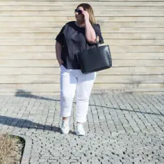 Białe spodnie plus size: modne stylizacje, które pasują do każdej sylwetki